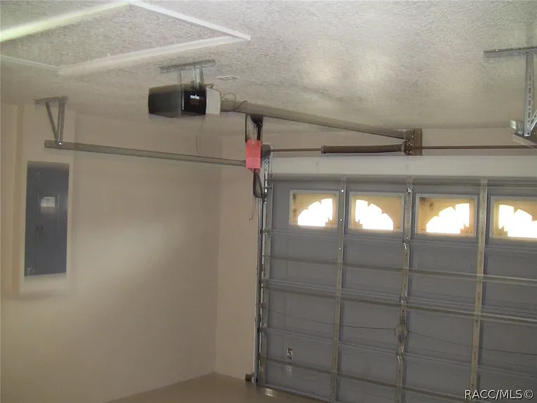 2507 W Oakland Ln — Photo 18