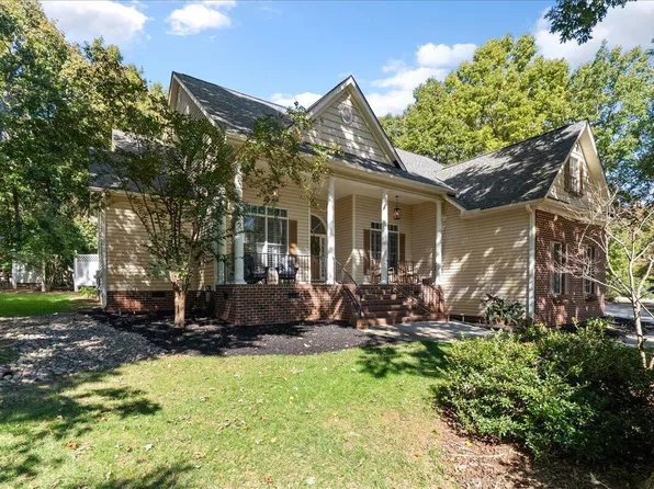 15 Woodhollow Dr, Youngsville, NC 27596