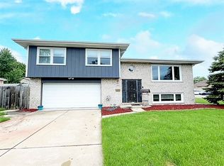10947 S Nagle Ave, Worth, IL 60482