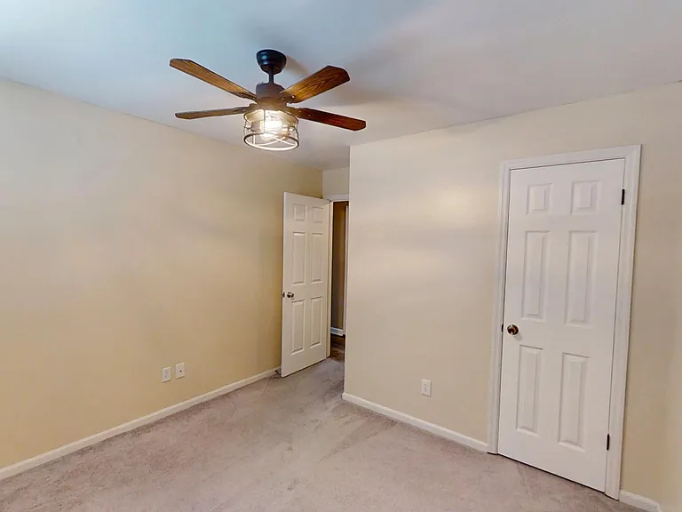 321 Oak Lake Dr — Photo 17