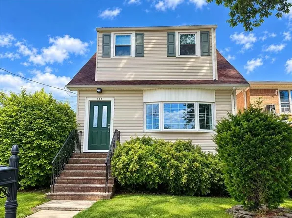 738 Woodrow Rd, Staten Island, NY 10312