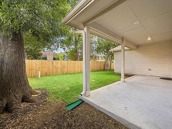 5th image of 3810 Saratoga Dr