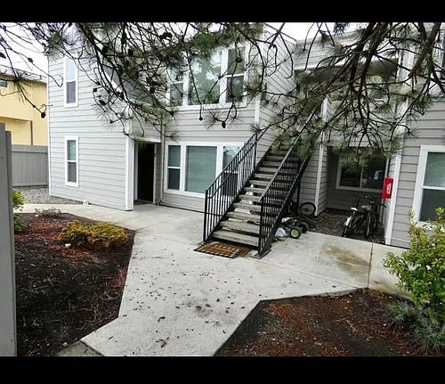 426 E Lauridsen Blvd #3 Photo 1