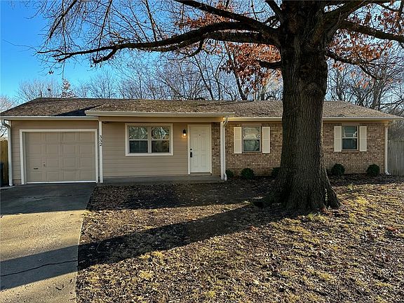 2nd image of 332 W Nightingale Cir