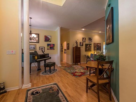 5th image of 205 Shady Oaks Cir