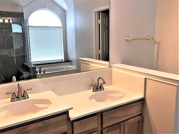 5th image of 3004 Black Walnut Dr