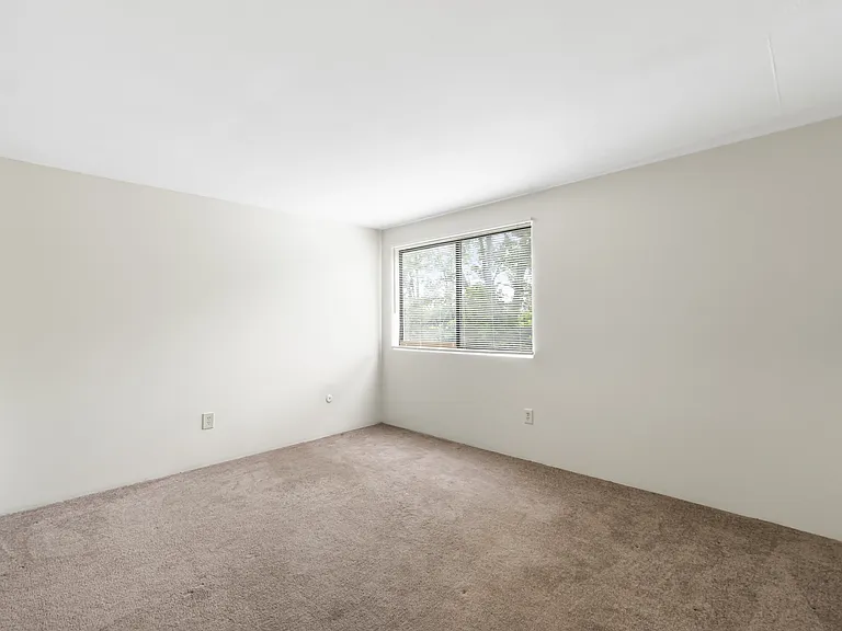 Greenwich Manor Apartments — Photo 65