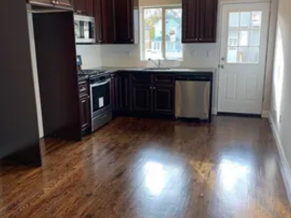 1st image of 305 Netherland Ave #1