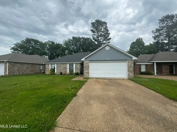 305 Edgewater Branch Dr, Brandon, MS 39042