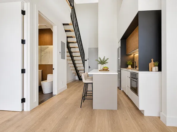 924 Myrtle Avenue image 1 of 11