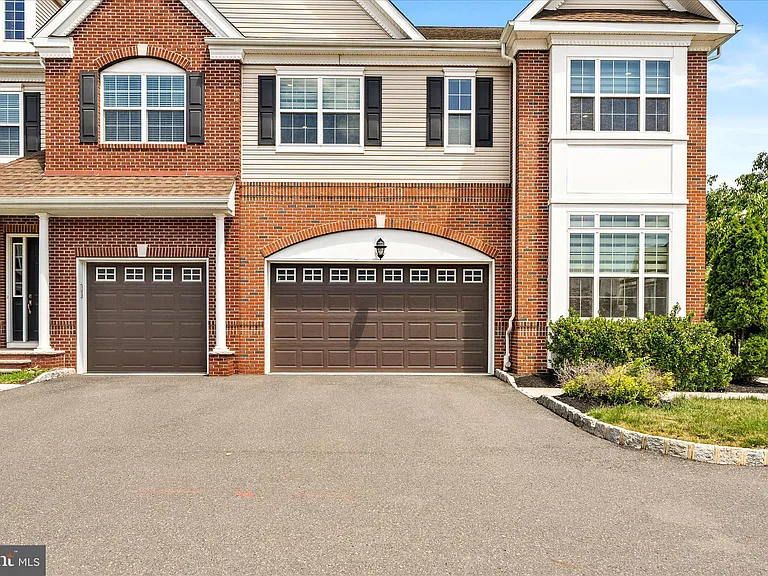 1711 Yearling Ct — Photo 2