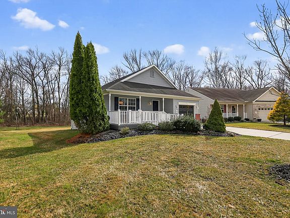 5th image of 33 Bear Creek Dr