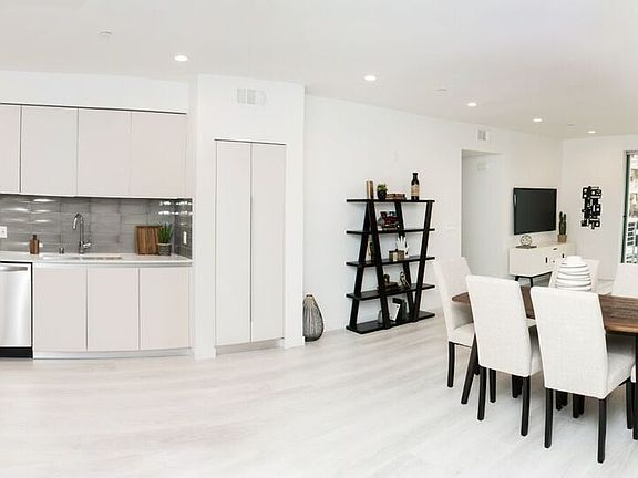 3rd image of 625 S Barrington Ave #110