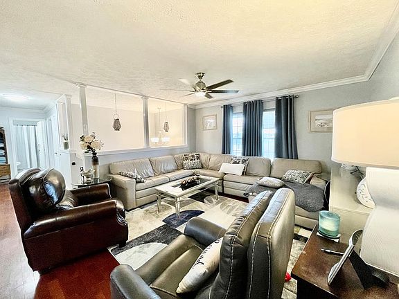 3rd image of 114 Hidden Valley Dr