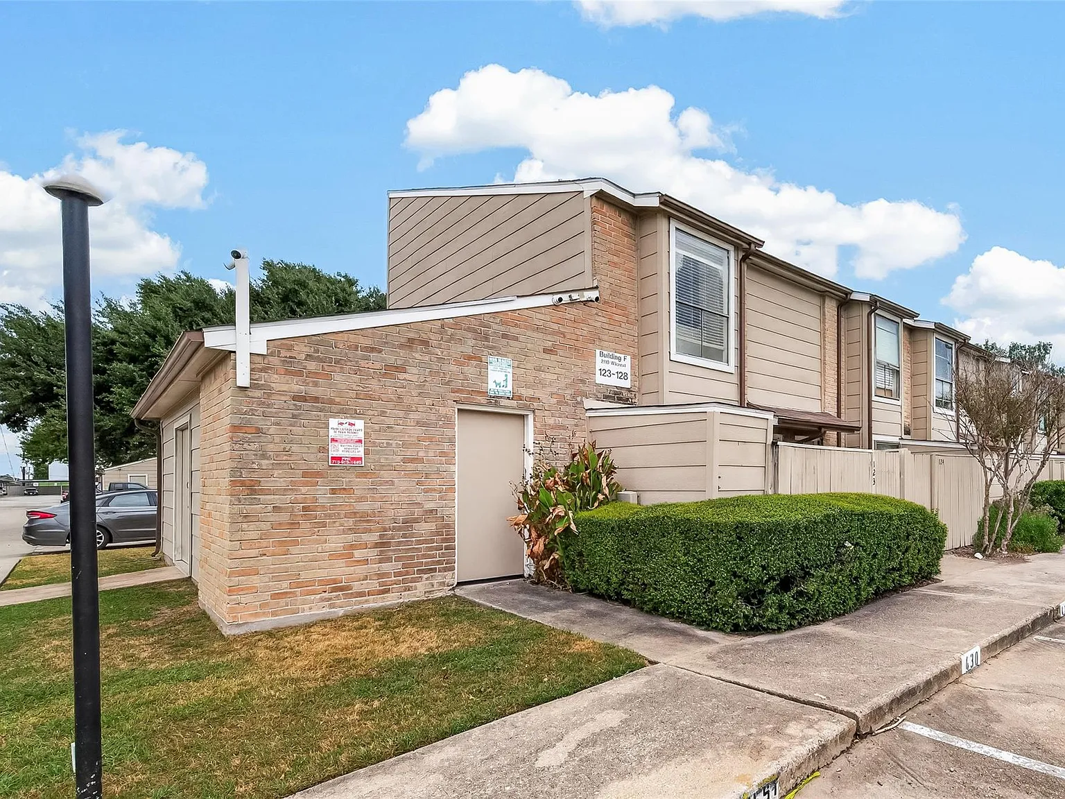 1 bed, 1.0 bath, 780 sqft, $1,050 — Photo 3