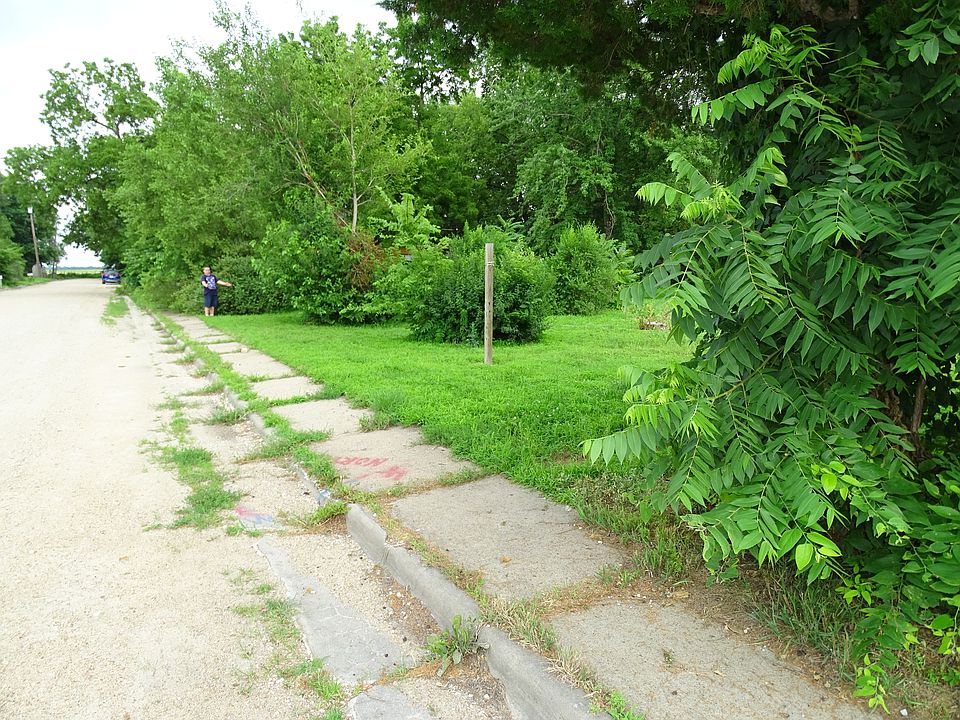 1st image of 600 NE 3rd St
