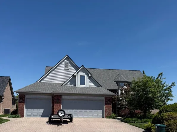 10368 Saint John Dr, Algonac, MI 48001