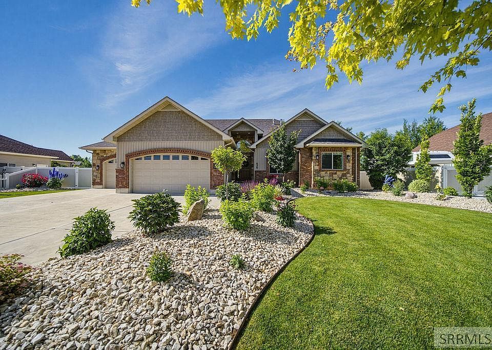 1st image of 636 Gatehouse Ln