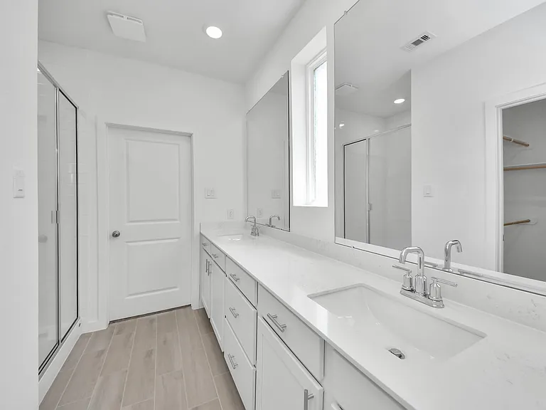 29515 Pondview Dr — Photo 33