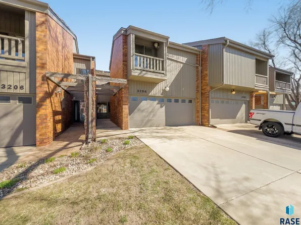 3204 W Woodcrest Way, Sioux Falls, SD 57105