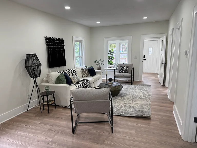 2050 E Grand Ave — Photo 13