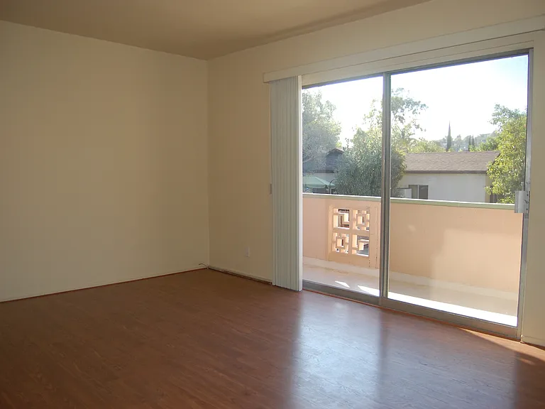 2255 N Cahuenga Blvd #9 — Photo 8