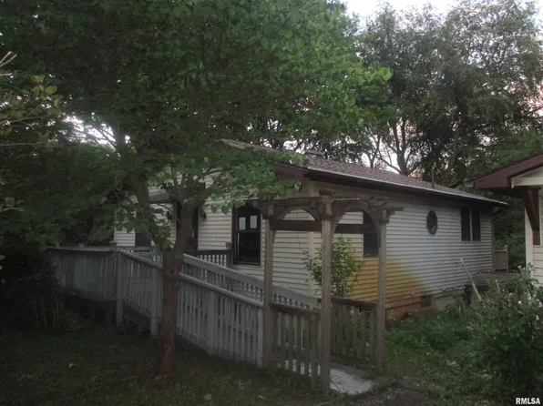 304 Niemann Dr, East Peoria, IL 61611