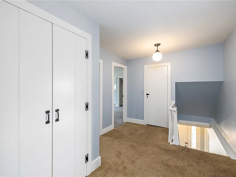1253 Fairport Rd — Photo 15