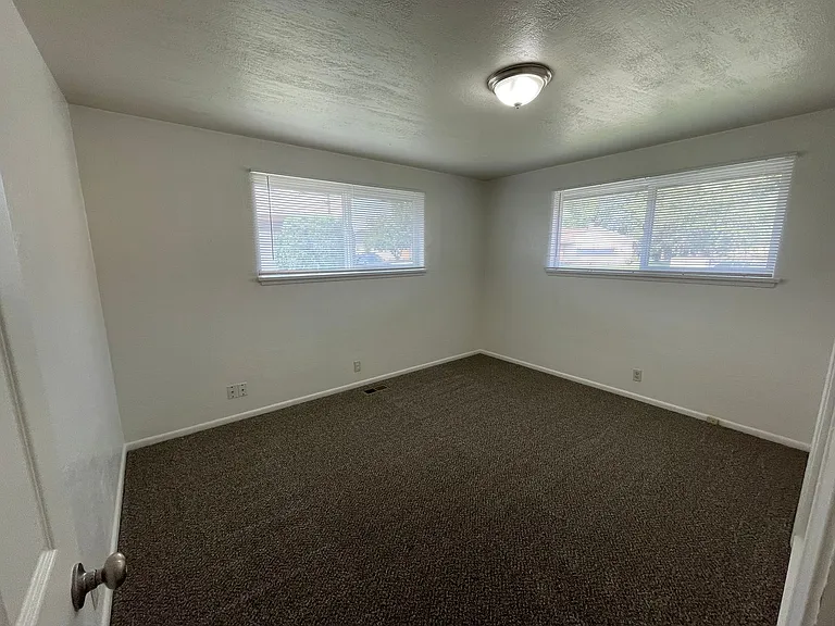 1019 W Lakeside Dr — Photo 17