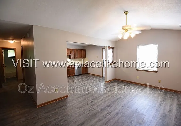 119 SE Greystone Dr — Photo 5