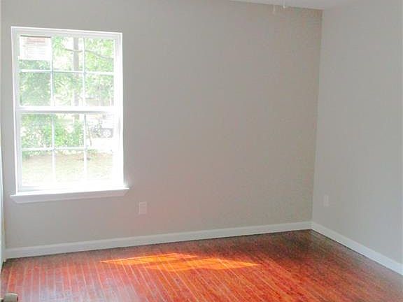 3rd image of 601 Floyd St