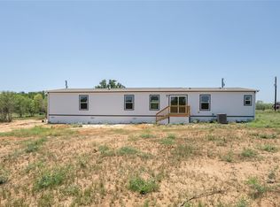 1145 Callihan Rd, Luling, TX 78648