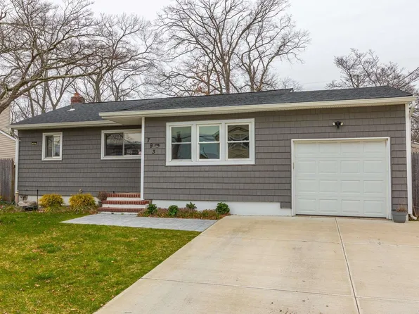 793 Densfield Road, West Babylon, NY 11704