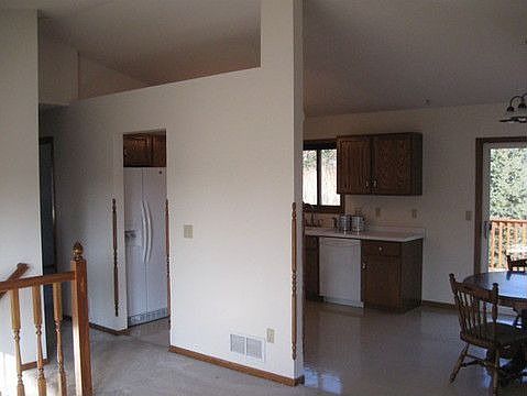4th image of 255 Tiffany Dr