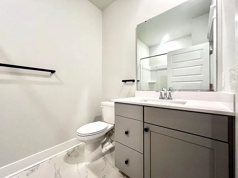 1510 Martel St — Photo 21