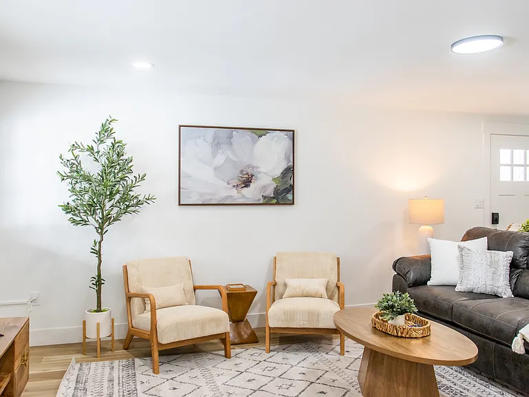 3209 Waltham Ave — Photo 22