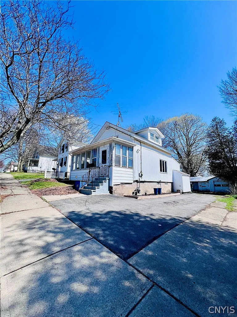 Building Photo - 140 E Oneida St
