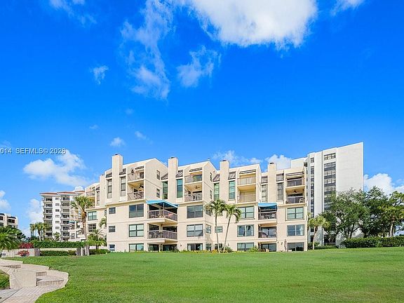 3rd image of 364 Golfview Rd APT 505