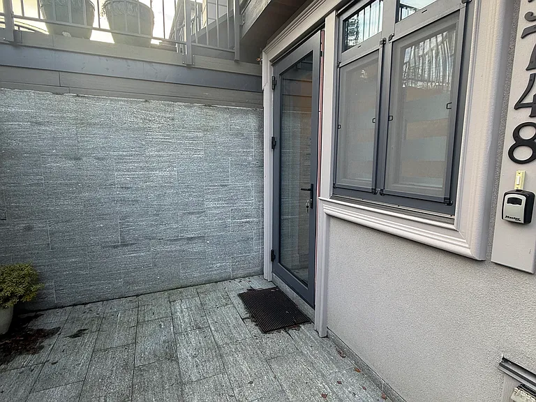 5748 Athlone St — Photo 10