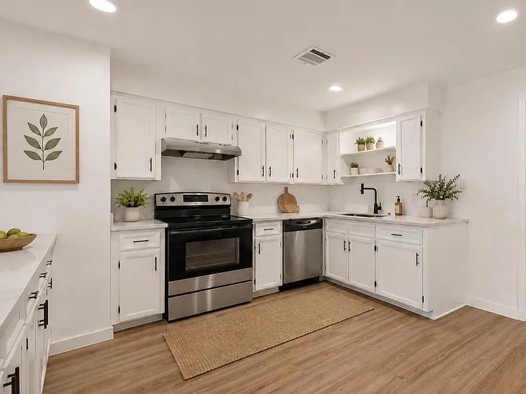 2545 Jackson St — Photo 10