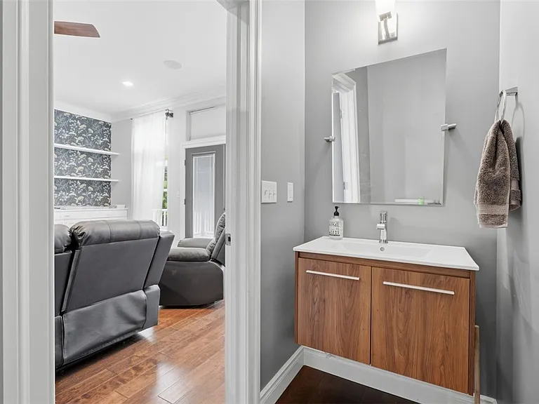 390 Bradley St — Photo 13