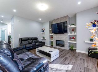 227 E Bayview St SW, Airdrie, AB T4B 4G2