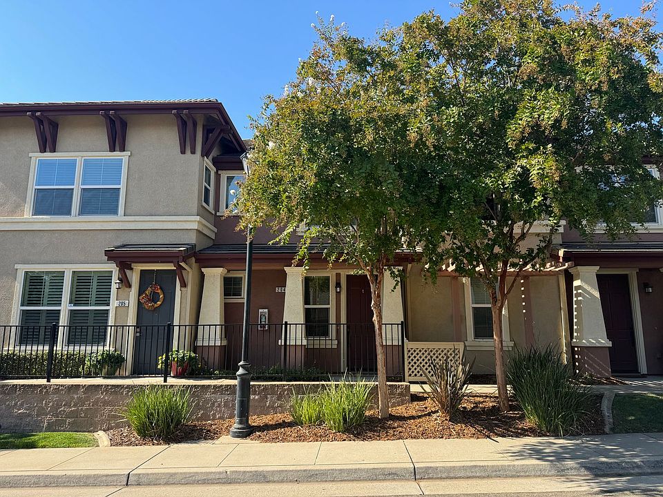 1st image of 204 Blossom Rock Ln