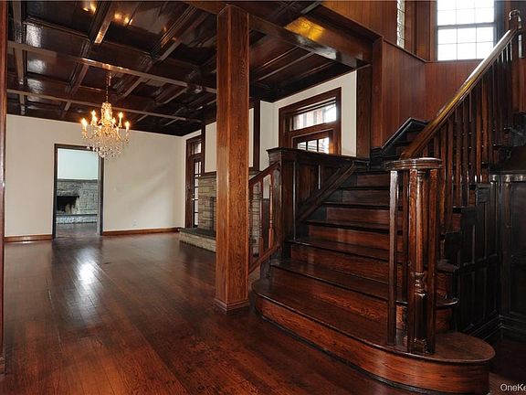 3rd image of 136 Harriman Rd APT 2