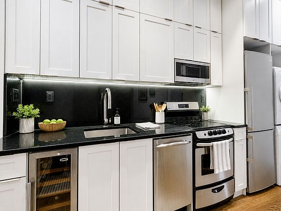 3rd image of 25 Grove St APT 19