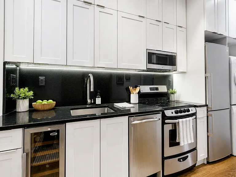 25 Grove St #24 — Photo 3