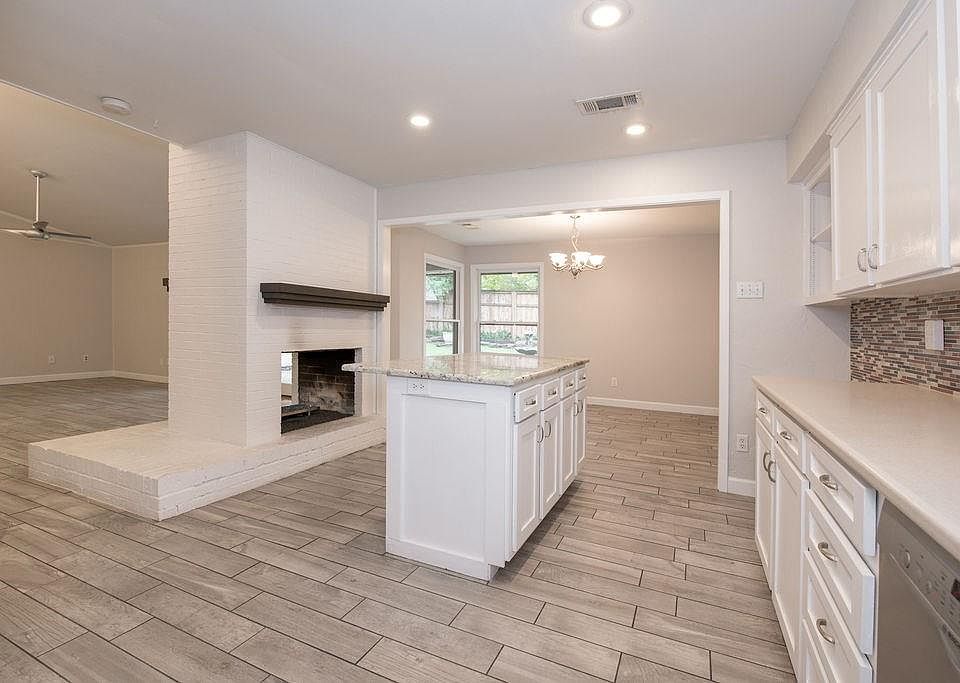1st image of 2706 Canyon Valley Dr