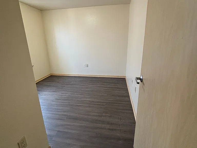 2730 W Lisbon Ave — Photo 2