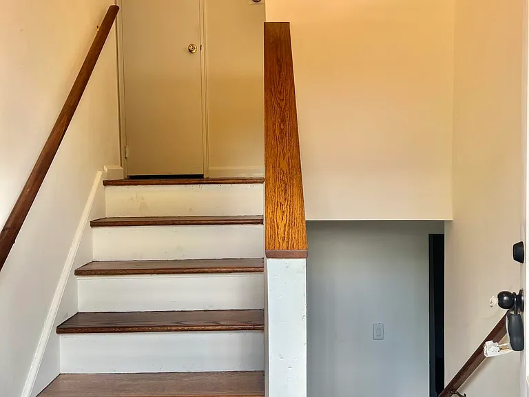 12 White Dr — Photo 3