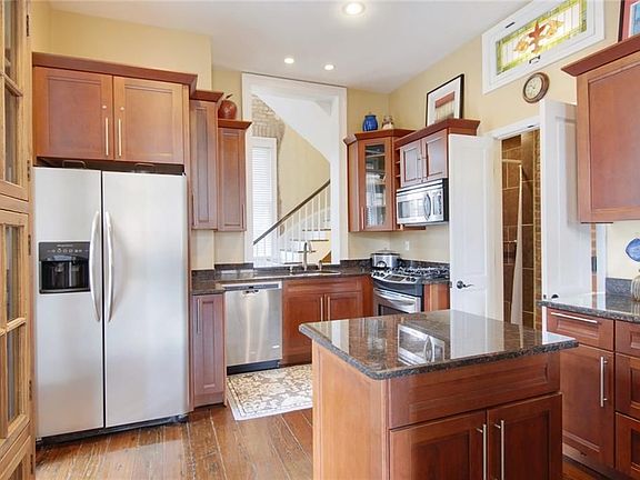 3rd image of 235 Burgundy St #2